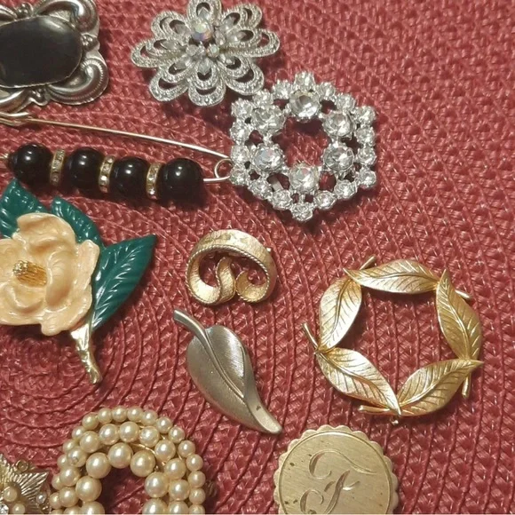 Elegant Gold and Silver Brooch’s - Picture 4 of 6